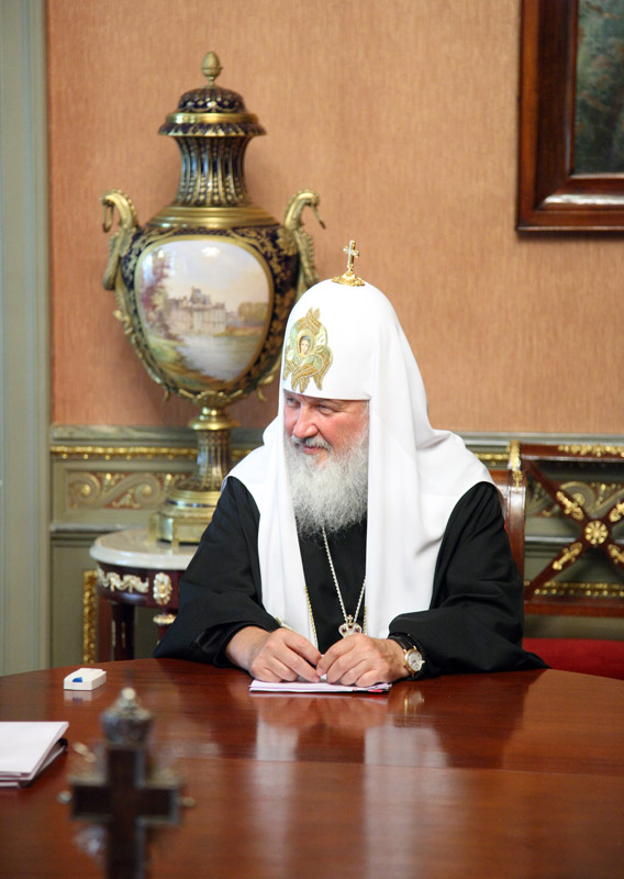 Часы на руке патриарха Кирилла